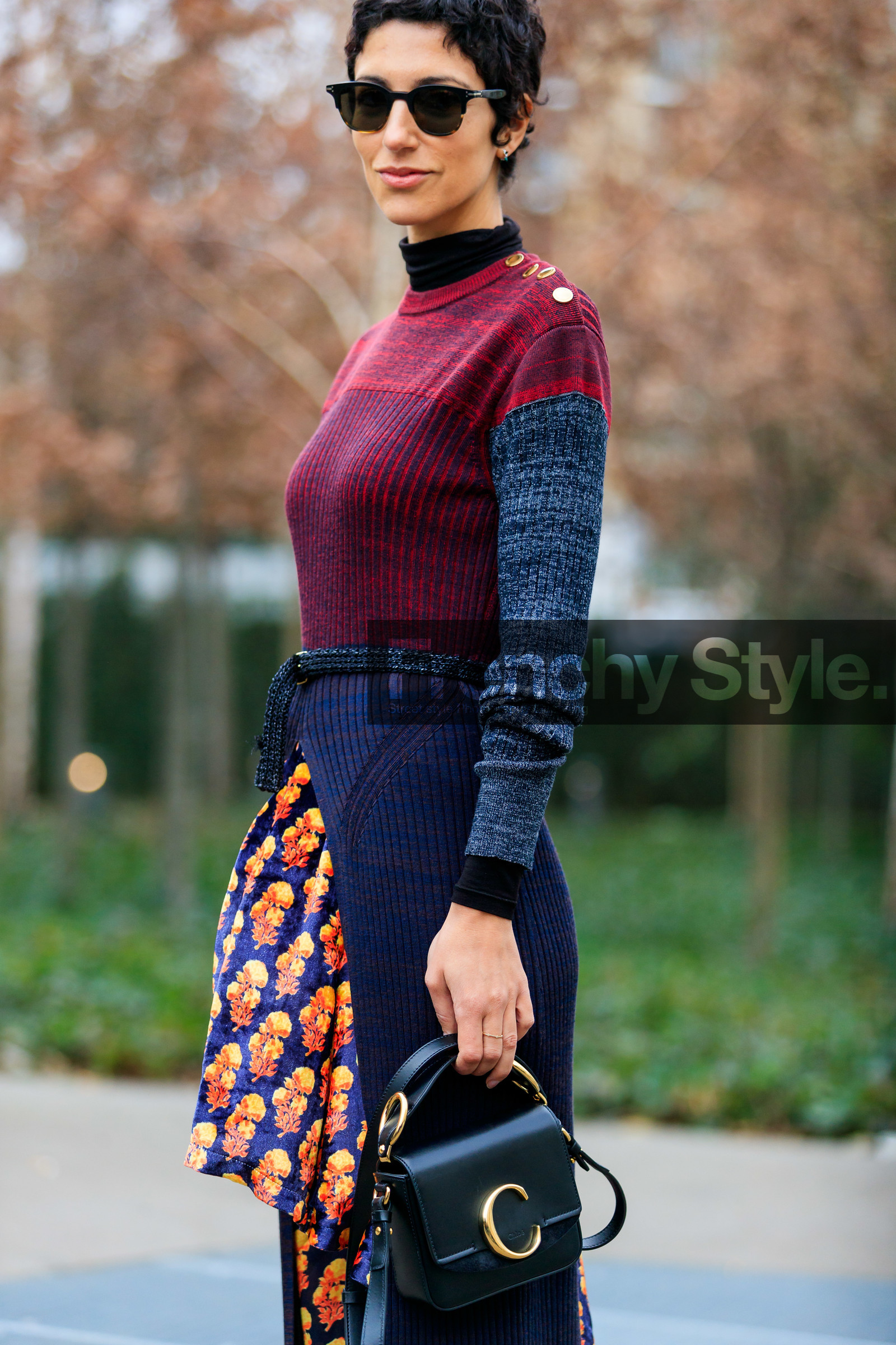 black bag, chloé, floral, flowers, graphic skirt, grey sweater, leather bag, navy skirt, printed skirt, red sweater, sunglasses, velvet, yasmin sewell, PARIS, PFW, street style, jonathan paciullo, FW, frenchystyle, fashion week, AUTUMN WINTER 2019-2020, AW 19-20, FALL WINTER 2019-2020, FW 19-20, vertical, atmosphere details, detail