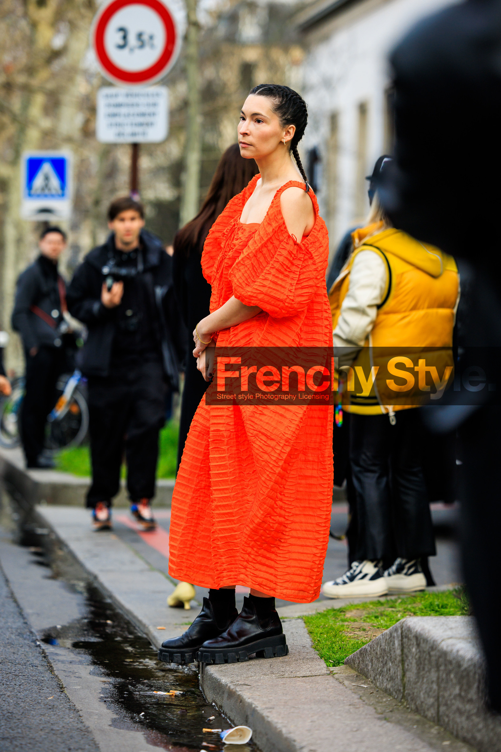 longdress, black boots, prada bottines, globe dress sleeves, orange dress, piggy tails, oversized dress, street style, jonathan paciullo, FW, frenchystyle, fashion week, AUTUMN WINTER 2022-2023, FALL WINTER 2022_2023, FW 22-23, PFW, PARIS, full length, vertical