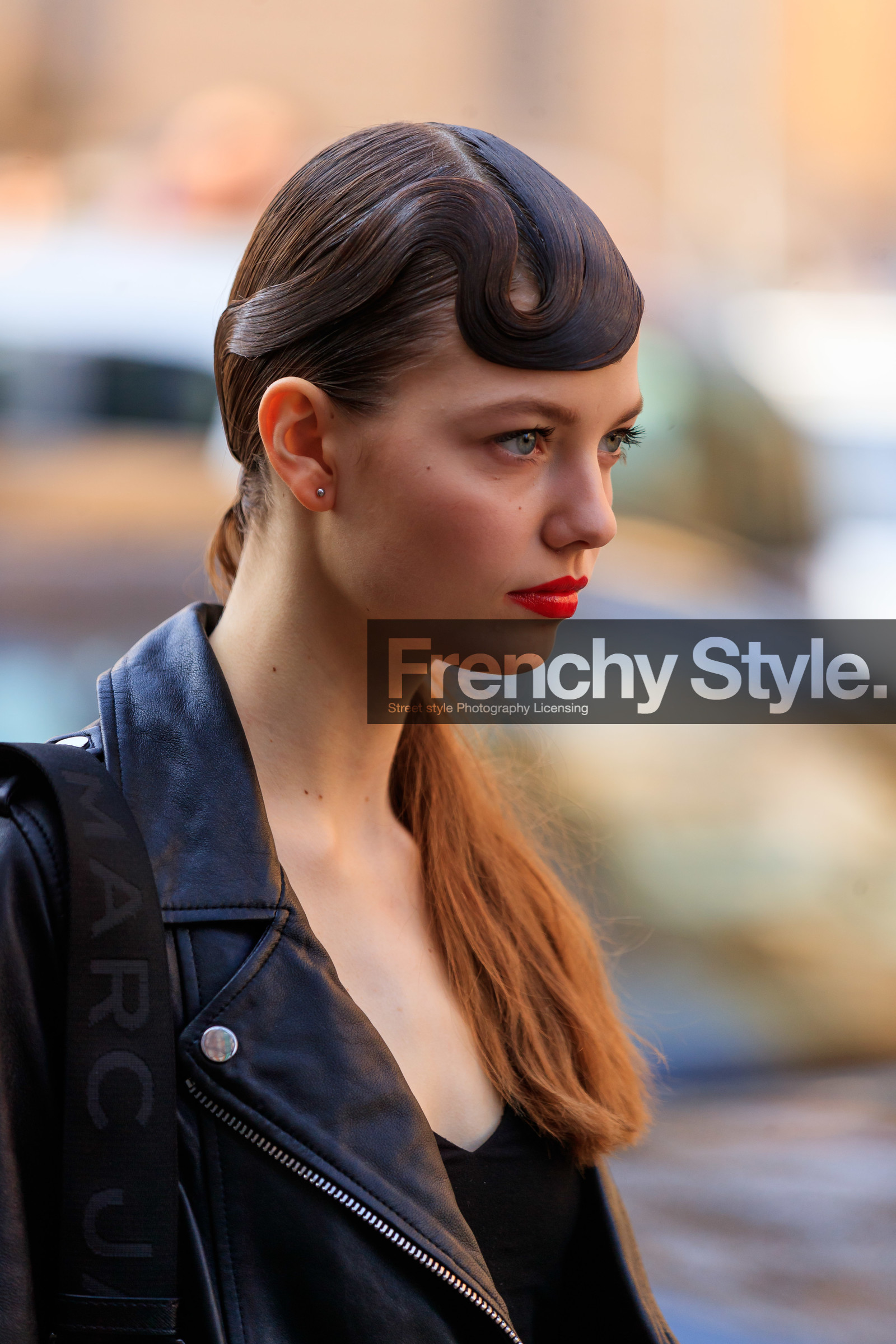 black jacket, black perfecto, leather jacket, marc jacobs, model, ponytail, red lips, wet hair, MILAN, MFW, fashion week, frenchystyle, FW, jonathan paciullo, street style, AUTUMN WINTER 2019-2020, AW 19-20, FALL WINTER 2019-2020, FW 19-20, vertical, atmosphere details, detail