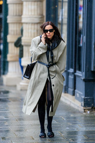 kaki trench coat, belted trench coat, black leather belt, black leather scarf, black leather bag, black sunglasses, black tights, black leather slippers, plaited slippers, hermes bag, birkin hermes bag, shoulder bag, oversize shoulder, oversize trench coat, fashion week, frenchystyle, FW, jonathan paciullo, street style, PFW, PARIS, vertical, full length