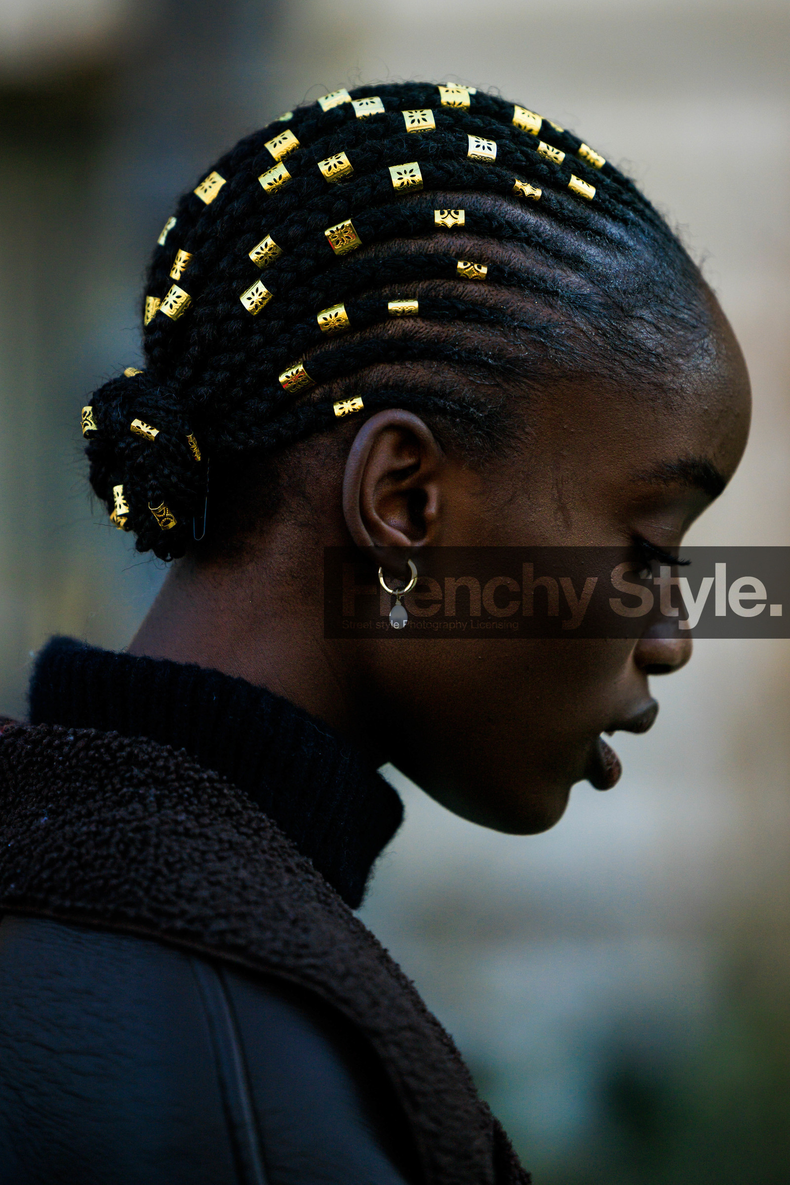 model, braider hair, golden pink, golden loops, pearl earrings, details, fashion week, frenchystyle, FW, jonathan paciullo, street style, PARIS, PFW, SPRING SUMMER 2022, SS 22, atmosphere details, detail, vertical