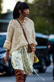 acne studios bag, acne studios look, bag, beige dress, beige knitwear, boots, brown boots, crossbody bag, dress, floral print, flower, high boots, knitwear, leather boots, orange bag, print, printed dress, Susie Lau, twisted knitwear, street style, jonathan paciullo, FW, frenchystyle, fashion week, PFW, PARIS, SPRING SUMMER 2022, SS 22, vertical, atmosphere details