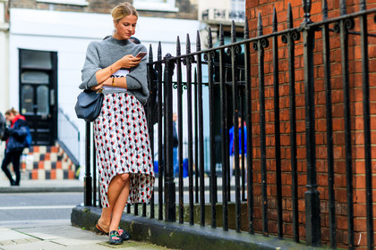 atmosphere details, black bag, black shoes, black slippers, fashion week, frenchystyle, full length, FW, graphic bag, grey sweater, gucci, horizontal, jonathan paciullo, leather bag, leather shoes, LFW, LONDON, m2malletier, printed shoes, printed skirt, SPRING SUMMER 2018, SS 18, street style, white skirt