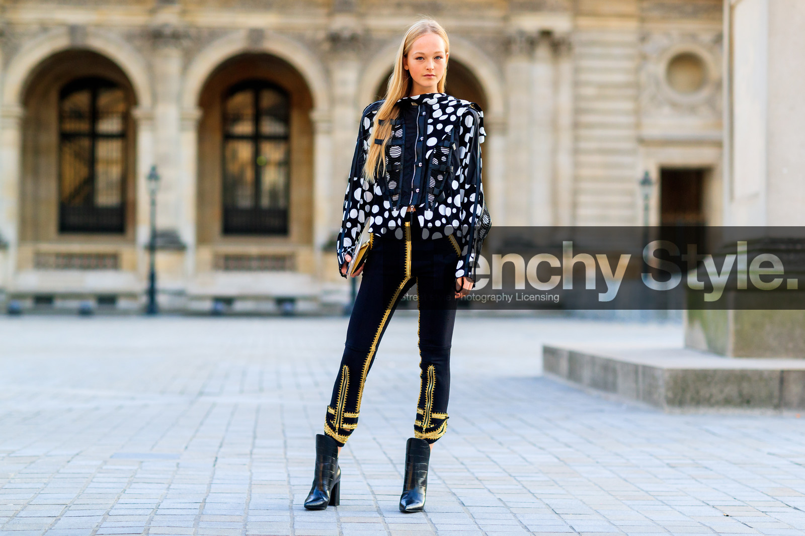 atmosphere details, AUTUMN WINTER 2017-2018, AW 17-18, black jacket, black pants, black shoes, FALL WINTER 2017-2018, fashion week, frenchystyle, full length, FW, FW 17-18, golden details, graphic jacket, high heels, horizontal, jean campbell, jonathan paciullo, leather shoes, louis vuitton, PARIS, PFW, polka dot, printed jacket, street style, trousers
