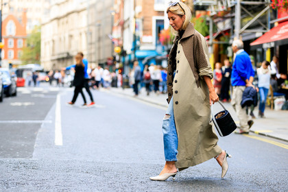 beige coat, beige shoes, black bag, blue denim, checked, denim pants, graphic coat, high heels, jeans, leather bag, leather shoes, plaid, printed coat, trousers, fashion week, frenchystyle, FW, jonathan paciullo, street style, LFW, LONDON, SPRING SUMMER 2019, SS 19, atmosphere details, horizontal, full length