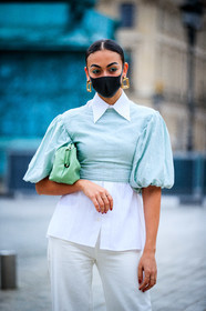 golden earrings, square shape earrings, dangling earrings, green eyeliner, light green blouse, light green leather bag, light green leather clutch, balloon sleeves, white shirt, white pants, covid face mask, fashion week, frenchystyle, FW, jonathan paciullo, street style, PFW, PARIS, SPRING SUMMER 2021, SS 21, vertical, atmosphere details, detail