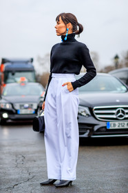 AUTUMN WINTER 2017-2018, AW 17-18, black shoes, black turtleneck, earrings, evangelie smyrniotaki, FALL WINTER 2017-2018, fashion week, frenchystyle, full length, FW, FW 17-18, jonathan paciullo, leather bag, leather shoes, PARIS, PFW, ponytail, street style, trousers, turtleneck sweater, vertical, white pants