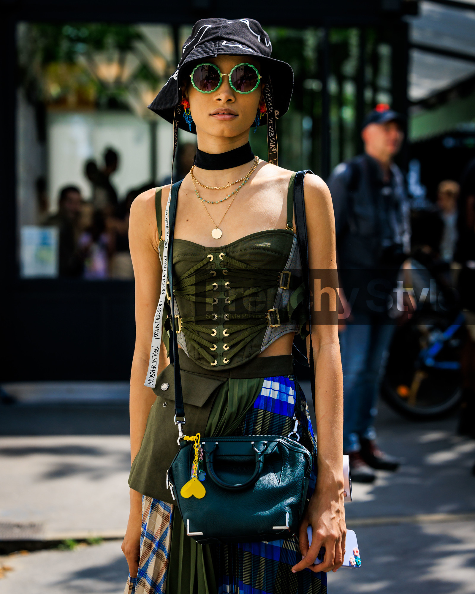 fashion week, frenchystyle, FW, jonathan paciullo, street style, PFW, PARIS, FW 23-24, FALL WINTER 2023-2024, AUTUMN WINTER 2023-2024, HAUTE COUTURE, vertical, atmosphere details, detail