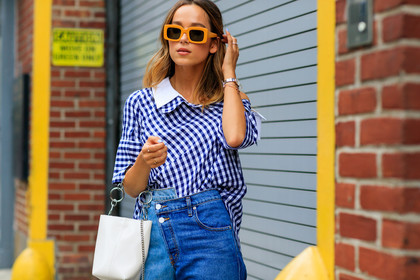 asymetric, blue denim, blue shirt, checked, denim pants, gingham, graphic shirt, jeans, leather bag, off the shoulder, plaid, printed shirt, sunglasses, trousers, white bag, fashion week, frenchystyle, FW, jonathan paciullo, street style, NYFW, NEW YORK, SPRING SUMMER 2019, SS 19, atmosphere details, horizontal, detail