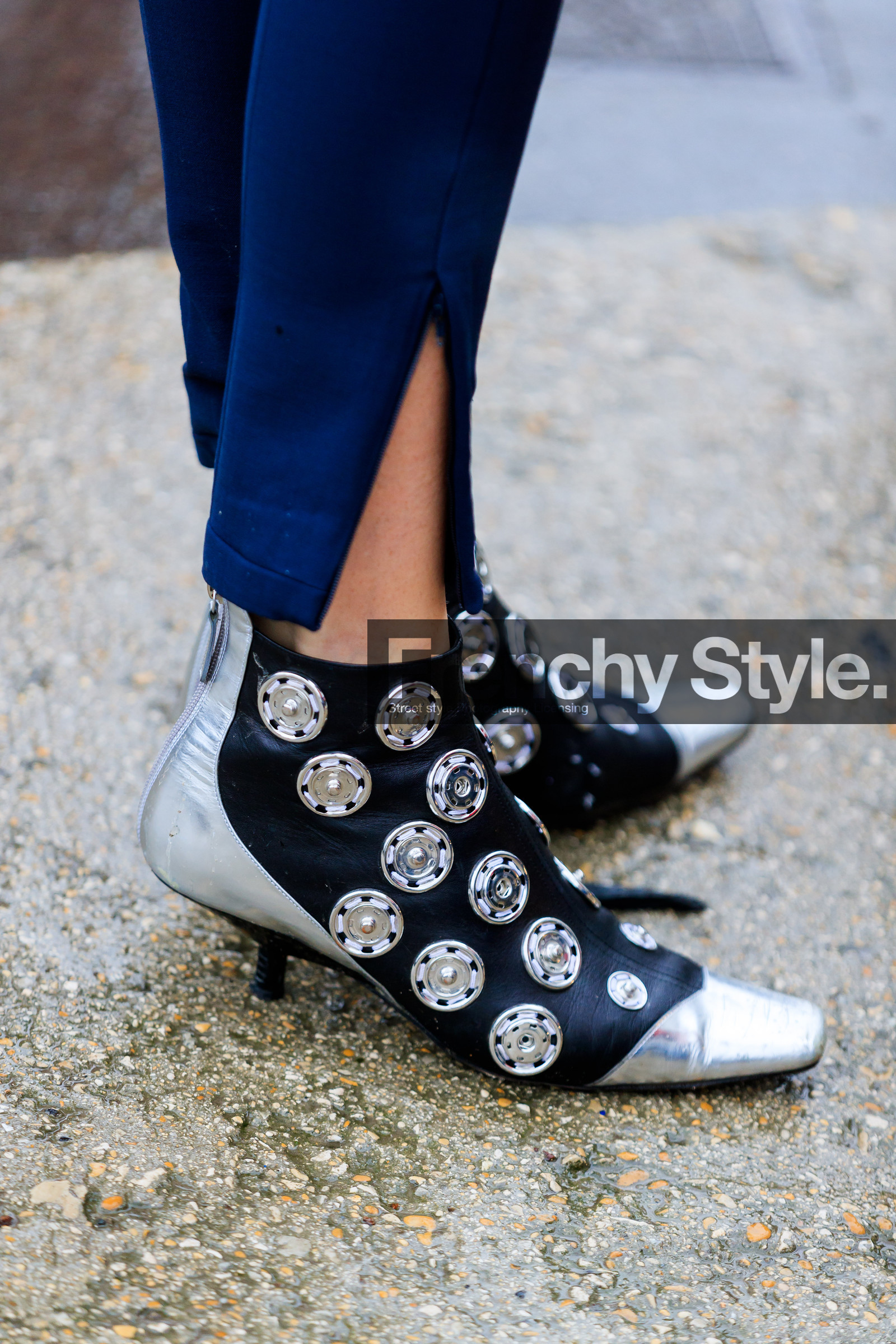 atmosphere details, AUTUMN WINTER 2017-2018, AW 17-18, black shoes, detail, FALL WINTER 2017-2018, fashion week, frenchystyle, FW, FW 17-18, high heels, jonathan paciullo, leather shoes, navy pants, PARIS, PFW, silver shoes, street style, studs, trousers, vertical