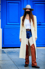 estelle pigault, white coat, long coat, denim, knit pants, knitwear, camel leather pants, flare pants, cowboy look, grey hat, fur coat, brown leather belt, brown leather boots, plaited belt, animal skin boots, fashion week, frenchystyle, FW, jonathan paciullo, street style, PFW, PARIS, SPRING SUMMER 2021, SS 21, vertical, full length