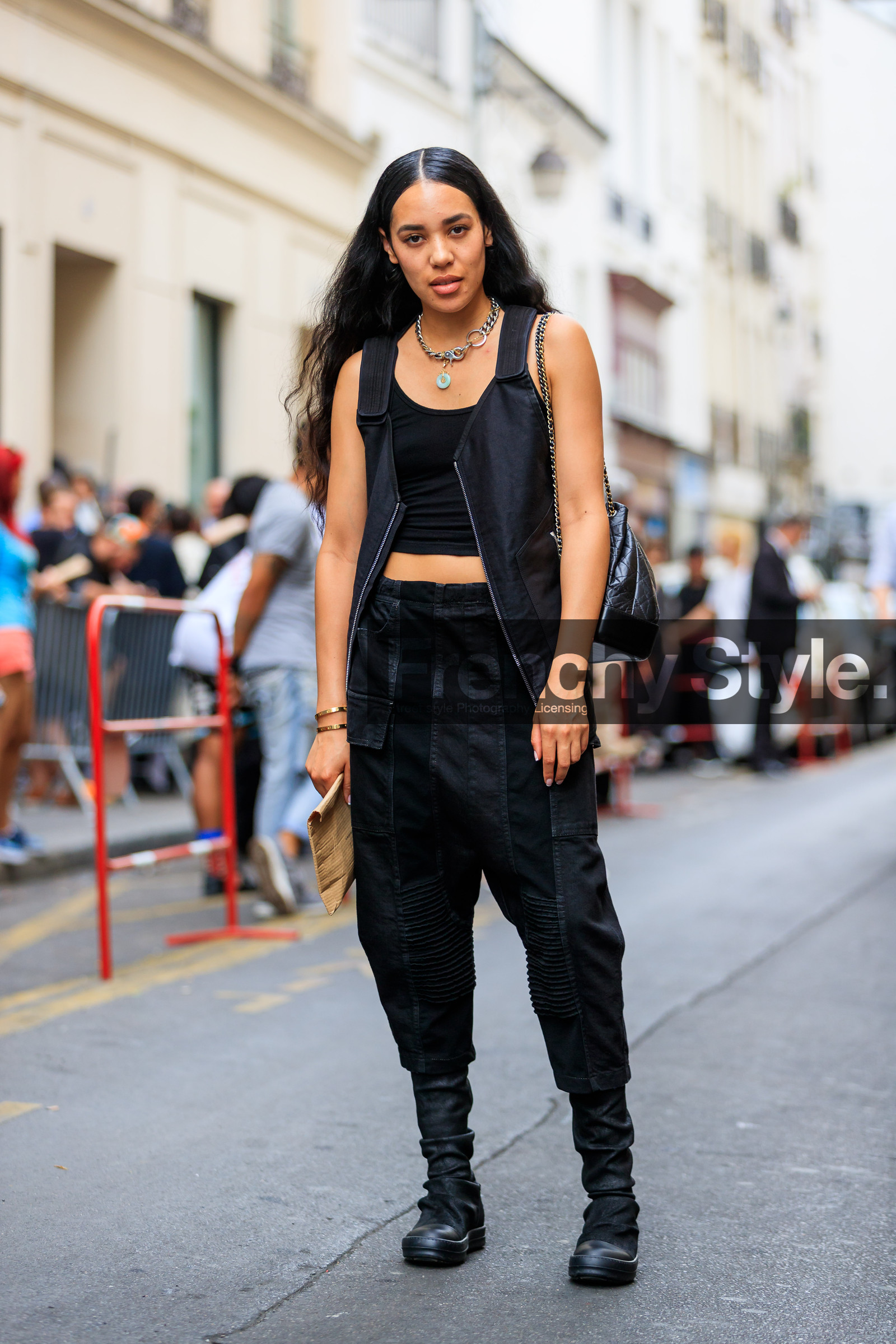 aleali may, black boots, black denim, black jacket, black top, denim pants, fashion week, frenchystyle, full length, FW, jeans, jonathan paciullo, leather bag, leather shoes, MENSWEAR, necklace, PARIS, PFW, SPRING SUMMER 2018, SS 18, street style, tone on tone, total look black, trousers, vertical