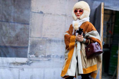 beige fur, beige jacket, black gloves, bordeaux, burgundy, camel jacket, fur jacket, hood, leather bag, leather gloves, leather jacket, patchwork, red bag, shearling, sunglasses, fashion week, frenchystyle, FW, jonathan paciullo, street style, PFW, PARIS, SPRING SUMMER 2017, SS 17, HAUTE COUTURE, atmosphere details, detail, horizontal, catherine baba