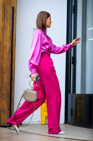 AUTUMN WINTER 2017-2018, AW 17-18, chloe, FALL WINTER 2017-2018, fashion week, frenchystyle, full length, FW, FW 17-18, giorgia tordini, high heels, jonathan paciullo, leather bag, leather shoes, PARIS, PFW, pink pants, pink shirt, street style, trousers: beige bag, vertical, white shoes