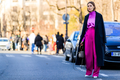 atmosphere details, AUTUMN WINTER 2017-2018, AW 17-18, black coat, chloe, FALL WINTER 2017-2018, fashion week, frenchystyle, full length, FW, FW 17-18, giorgia tordini, horizontal, jonathan paciullo, leather bag, leather shoes, over the shoulder, PARIS, PFW, pink pants, pink shirt, street style, trousers: beige bag