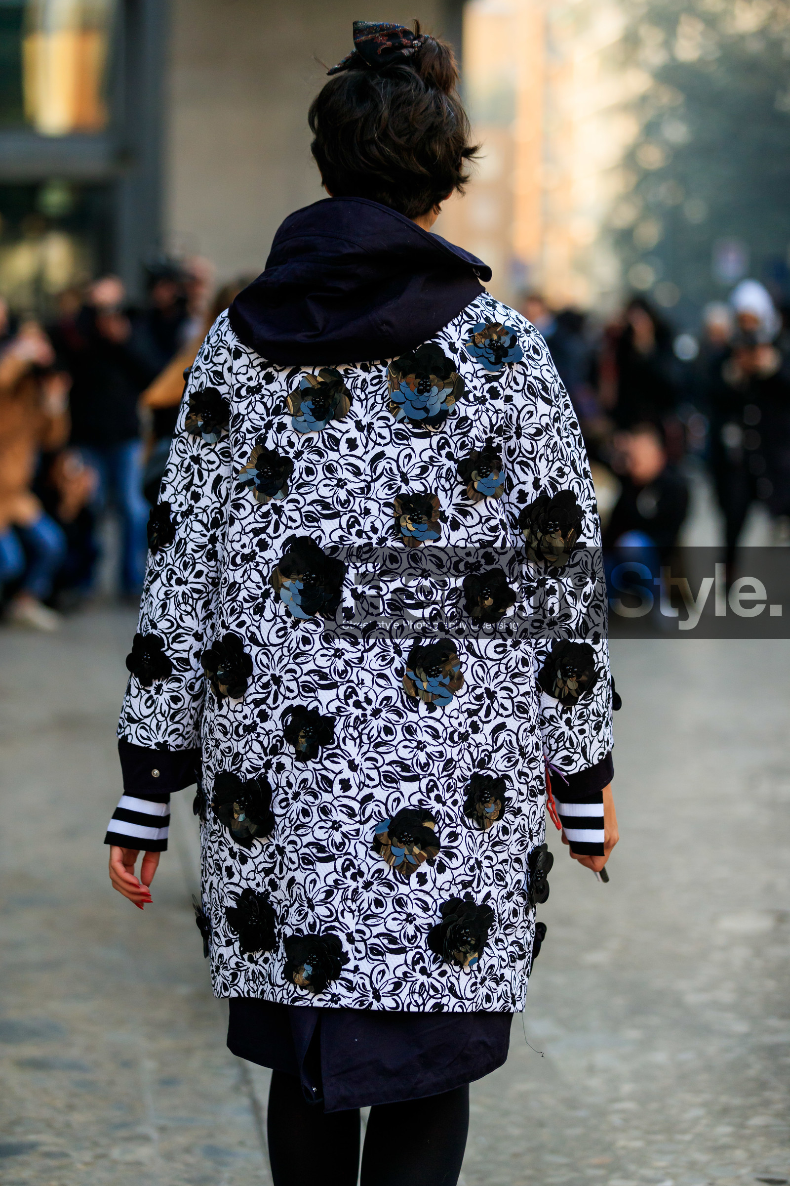 black and white, embroideries, eva geraldine fontanelli, floral, flowers, graphic jacket, grey coat, printed jacket, sequined, street style, jonathan paciullo, FW, frenchystyle, fashion week, MFW, MILAN, AUTUMN WINTER 2019-2020, AW 19-20, FALL WINTER 2019-2020, FW 19-20, vertical, atmosphere details, detail