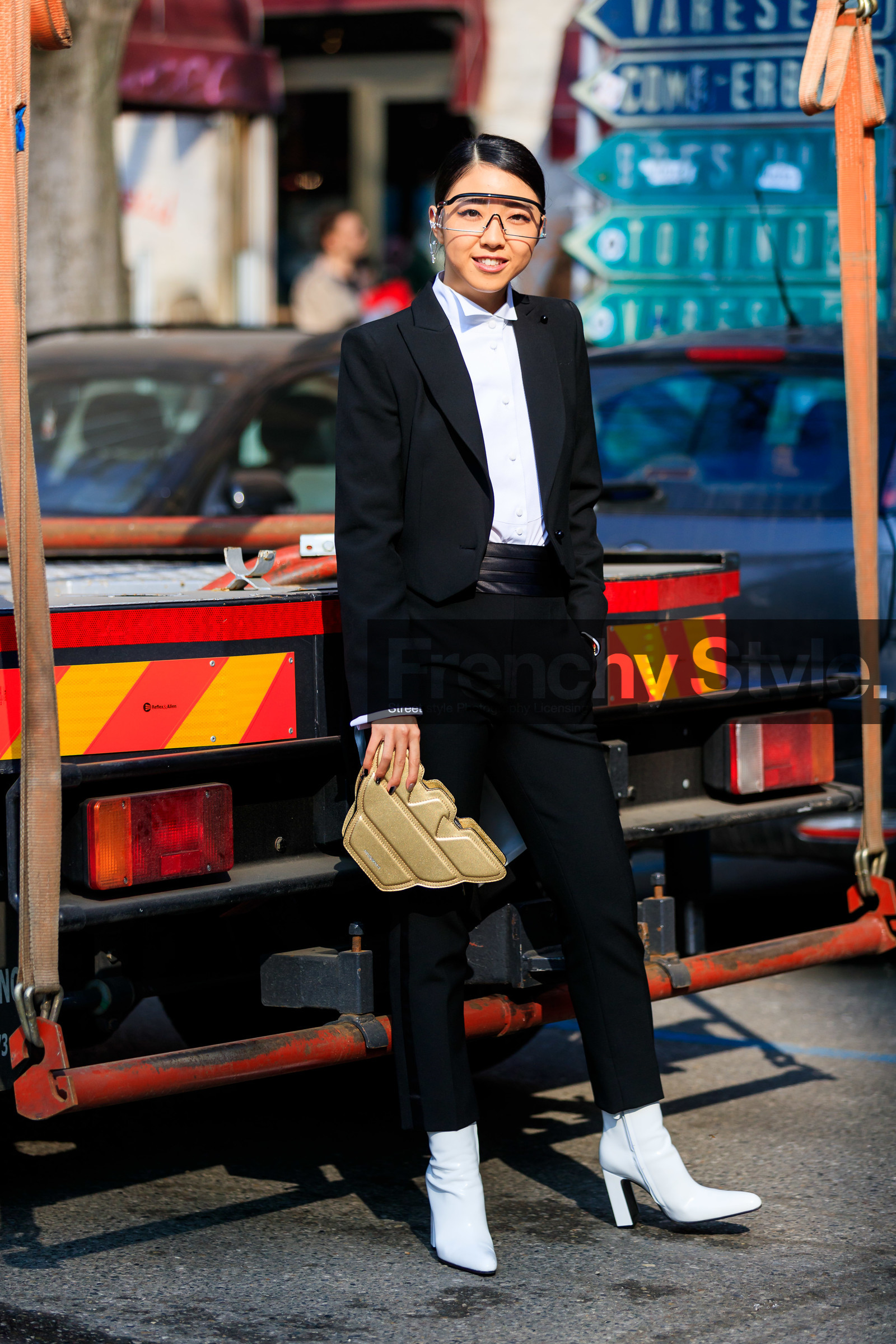 beige bag, black belt, black jacket, black pants, black suit, blazer, high heels, leather bag, leather shoes, sunglasses, trousers, white shirt, white shoes, yuwei zhangzou, MILAN, MFW, fashion week, frenchystyle, FW, jonathan paciullo, street style, AUTUMN WINTER 2019-2020, AW 19-20, FALL WINTER 2019-2020, FW 19-20, vertical, full length
