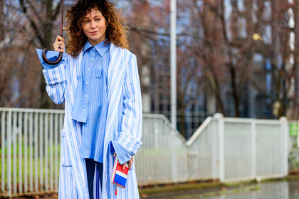 atmosphere details, AUTUMN WINTER 2017-2018, AW 17-18, balenciaga, blue denim, blue shirt, denim pants, detail, FALL WINTER 2017-2018, fashion week, frenchystyle, FW, FW 17-18, graphic bag, graphic shirt, horizontal, jeans, jonathan paciullo, PARIS, PFW, printed bag, printed coat, printed shirt, red bag, street style, striped bag, striped coat, striped shirt, trousers