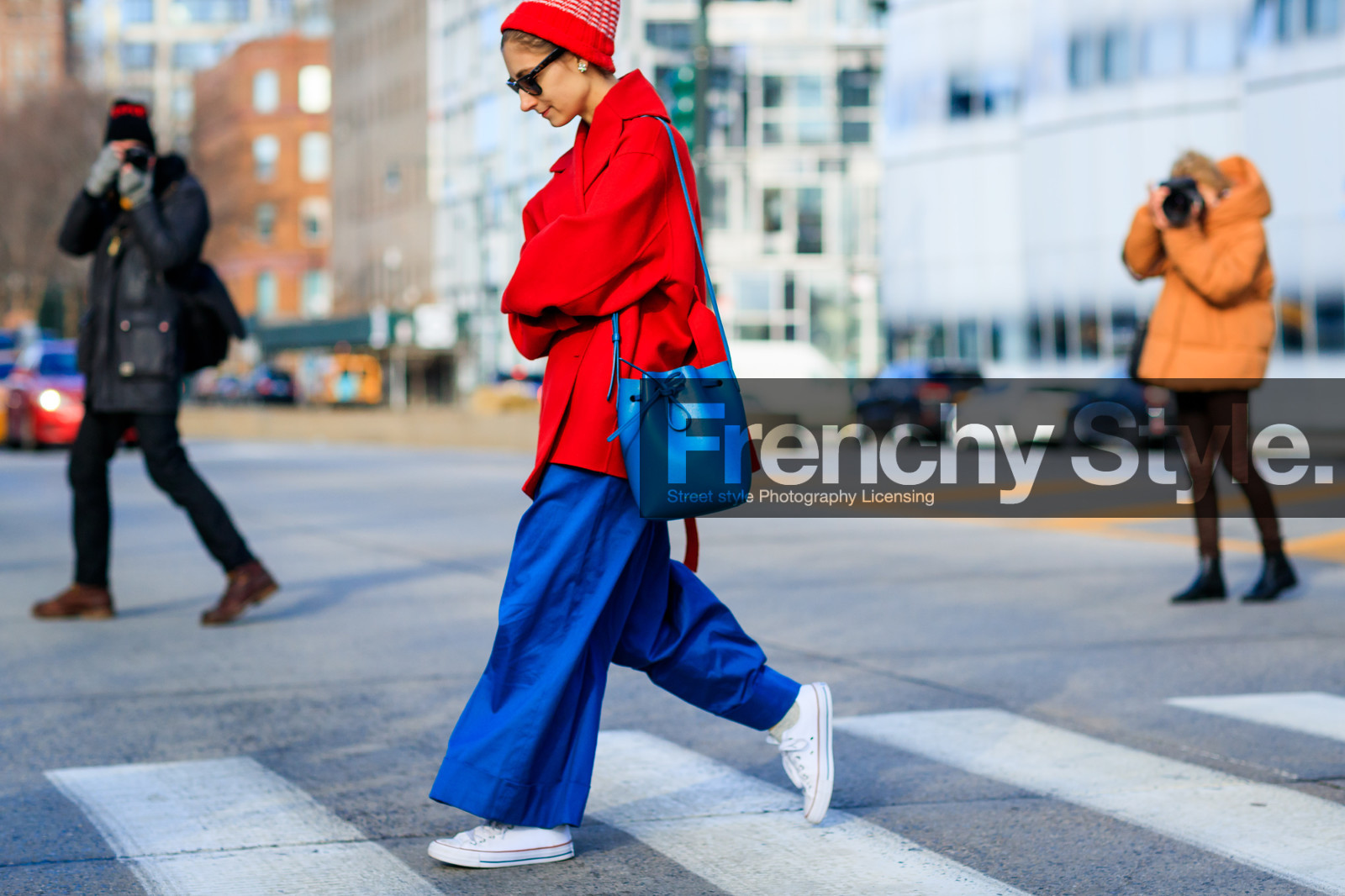 blue bag, blue pants, converse, leather bag, leather shoes, mansur gabriel, red beanie, red jacket, sunglasses, trousers, white sneakers, street style, jonathan paciullo, FW, frenchystyle, fashion week, NYFW, NEW YORK, AUTUMN WINTER 2018-2019, AW 18-19, FALL WINTER 2018-2019, FW 18-19, atmosphere details, horizontal, detail, jenny walton