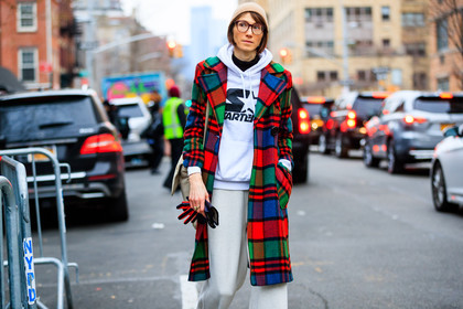 beige hat, black gloves, checked, checked coat, graphic jacket, hoodie, plaid, printed jacket, red coat, sunglasses, tartan, white pants, white sweater, street style, jonathan paciullo, FW, frenchystyle, fashion week, NYFW, NEW YORK, AUTUMN WINTER 2018-2019, AW 18-19, FALL WINTER 2018-2019, FW 18-19, atmosphere details, horizontal, detail