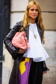 bag, black coat, Blanca Miro, coat, fluffly pants, leather bag, leather coat, leather pouch, loewe bag, necklace, pants, pink bag, pink pouch, purple pants, ruffles top, top, white top, street style, jonathan paciullo, FW, frenchystyle, fashion week, PFW, PARIS, SPRING SUMMER 2022, SS 22, vertical, atmosphere details
