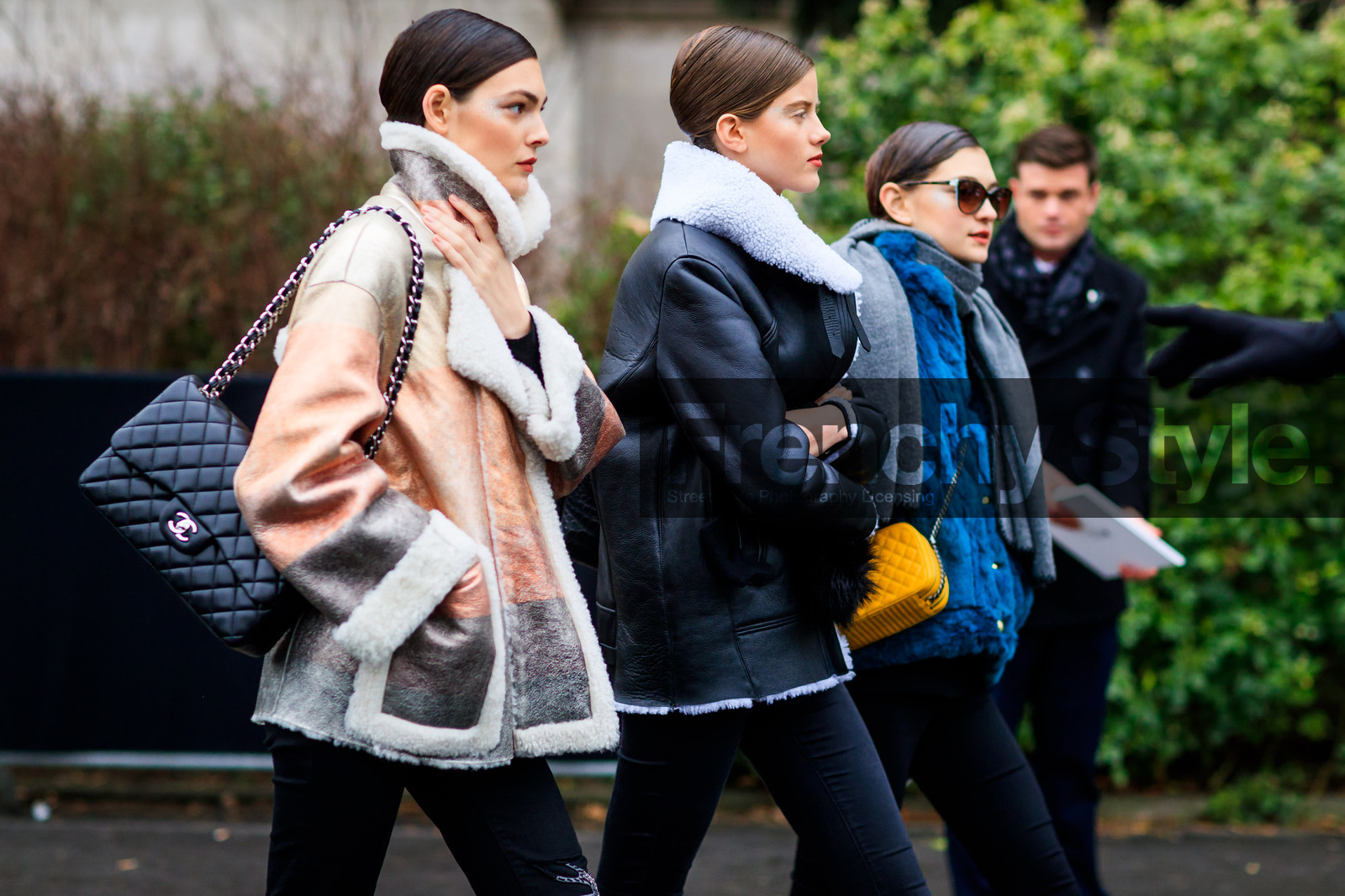 black bag, black denim, black jacket, chanel, denim pants, golden jacket, jeans, leather bag, pulled back hair, shearling, trousers, wet hair, fashion week, frenchystyle, FW, jonathan paciullo, street style, PFW, PARIS, SPRING SUMMER 2017, SS 17, HAUTE COUTURE, atmosphere details, detail, horizontal, model
