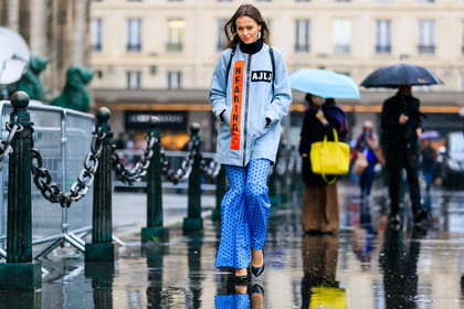 atmosphere details, AUTUMN WINTER 2017-2018, AW 17-18, black shoes, blue denim, blue pants, denim jacket, earrings, FALL WINTER 2017-2018, fashion week, frenchystyle, full length, FW, FW 17-18, high heels, horizontal, jonathan paciullo, leather shoes, PARIS, PFW, printed jacket, printed pants, street style, trousers