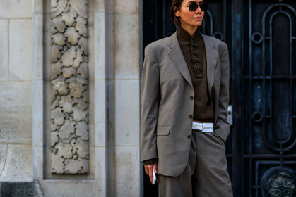 beige jacket, beige pants, beige suit, blazer, brown sweater, julie pelipas, sunglasses, trousers, PARIS, PFW, street style, jonathan paciullo, FW, frenchystyle, fashion week, AUTUMN WINTER 2019-2020, AW 19-20, FALL WINTER 2019-2020, FW 19-20, horizontal, atmosphere details, detail