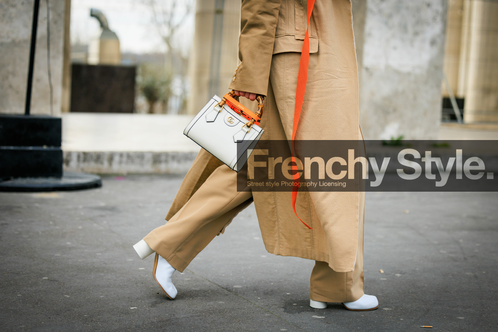 gucci handbag, white handbag, bamboo bag, white handbag, leather bag, details, beige trench, white boots, tabi boots, margiela boots, alice & j.s, alice barbier, fashion week, frenchystyle, FW, jonathan paciullo, street style, AUTUMN WINTER 2022-2023, FALL WINTER 2022_2023, FW 22-23, PFW, PARIS, horizontal, atmosphere details, detail