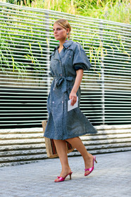 belted coat, claire beermann, earrings, fashion week, frenchystyle, full length, FW, gingham, graphic coat, high heels, jonathan paciullo, leather shoes, MENSWEAR, PARIS, PFW, pink shoes, printed bag, printed coat, printed scarf, SPRING SUMMER 2018, SS 18, straw bag, street style, trench coat, vertical