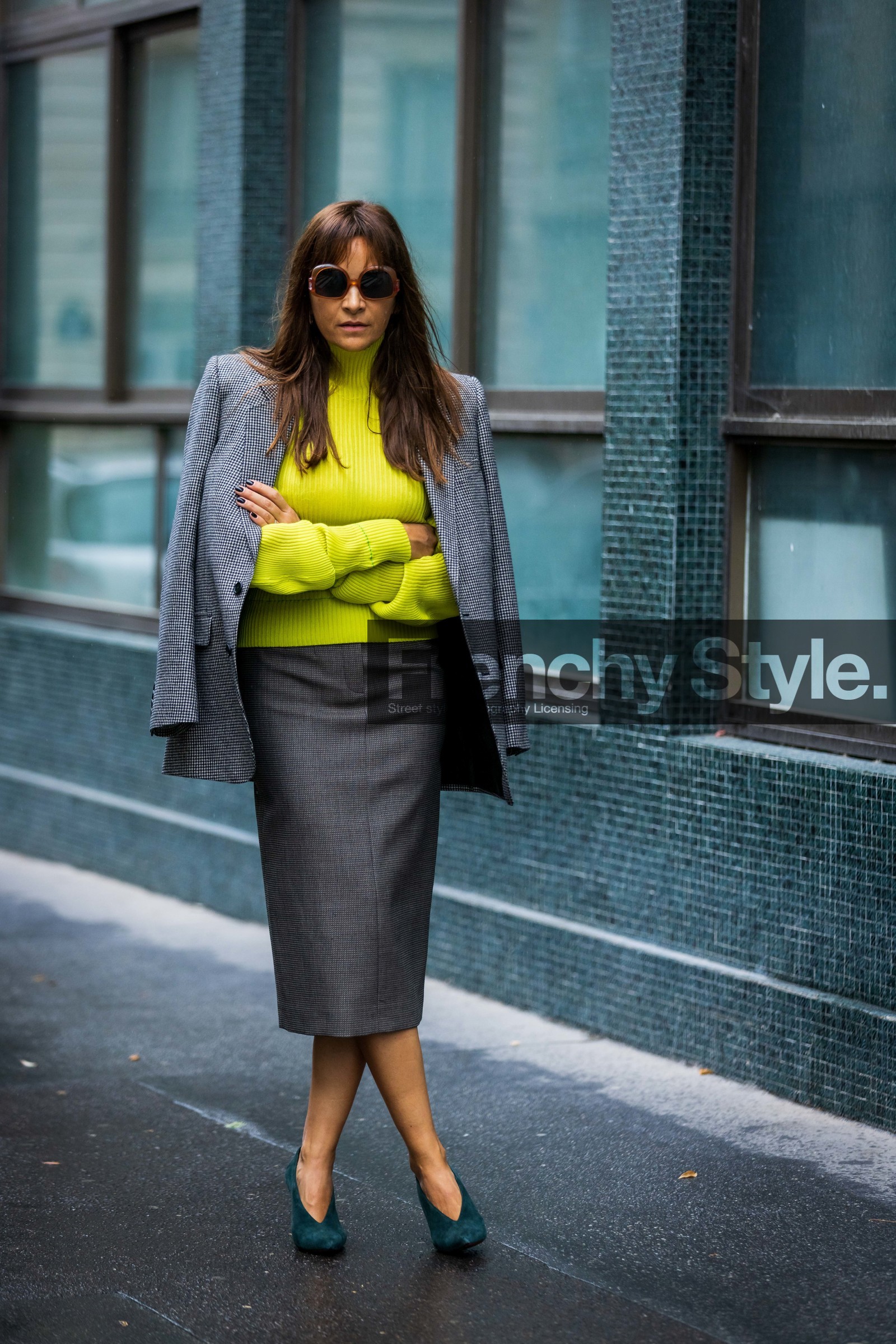 black and white, blazer, fluo green turtleneck, green pumps, grey skirt, heels, houndstooth print, houndstooth skirt, Laure Hériard-Dubreuil, midi skirt, orange sunglasses, oversize sunglasses, print, printed blazer, printed skirt, pumps, skirt, sunglasses, turtleneck, fashion week, frenchystyle, FW, jonathan paciullo, street style, PFW, PARIS, SPRING SUMMER 2022, SS 22, vertical, full length