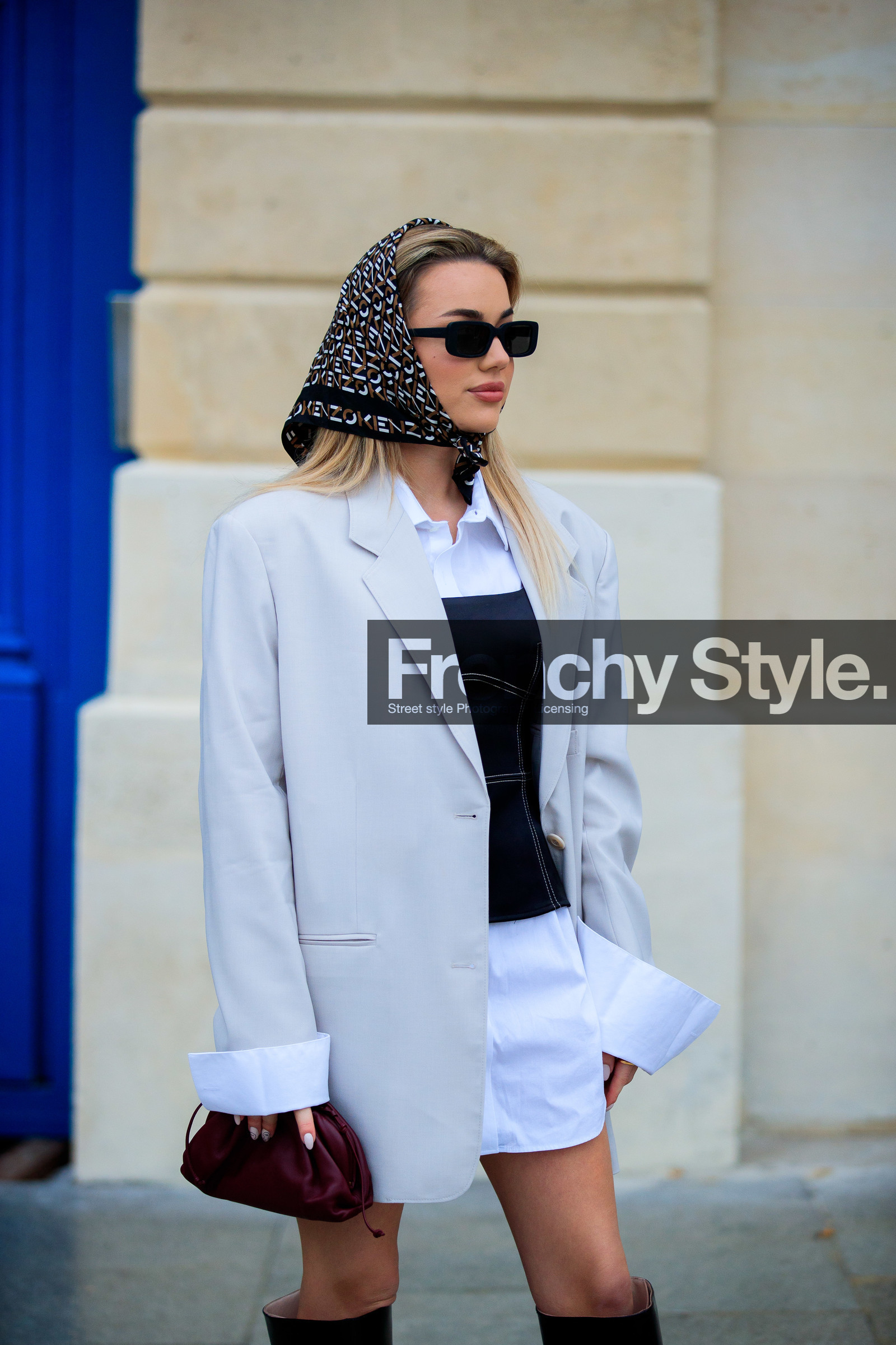 karolina wojcik, light beige jacket, white shirt, dress shirt, strapless top, black leather top, layered top, black scarf, brown scarf, geometrical printed scarf, kenzo scarf, hair scarf, oversize jacket, burgundy leather bag, mini bag, bottega veneta bag, satin top, black sunglasses, square shape glasses, fashion week, frenchystyle, FW, jonathan paciullo, street style, PFW, PARIS, SPRING SUMMER 2021, SS 21, vertical, atmosphere details, detail