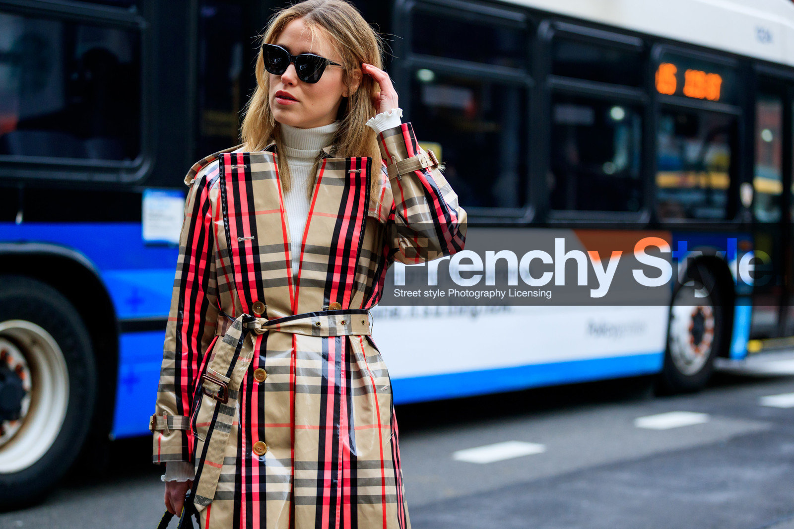 beige coat, burberry, checked, graphic jacket, plaid, printed jacket, sunglasses, tartan, trench coat, white sweater, street style, jonathan paciullo, FW, frenchystyle, fashion week, NYFW, NEW YORK, AUTUMN WINTER 2018-2019, AW 18-19, FALL WINTER 2018-2019, FW 18-19, atmosphere details, horizontal, detail, Annabel Rosendahl