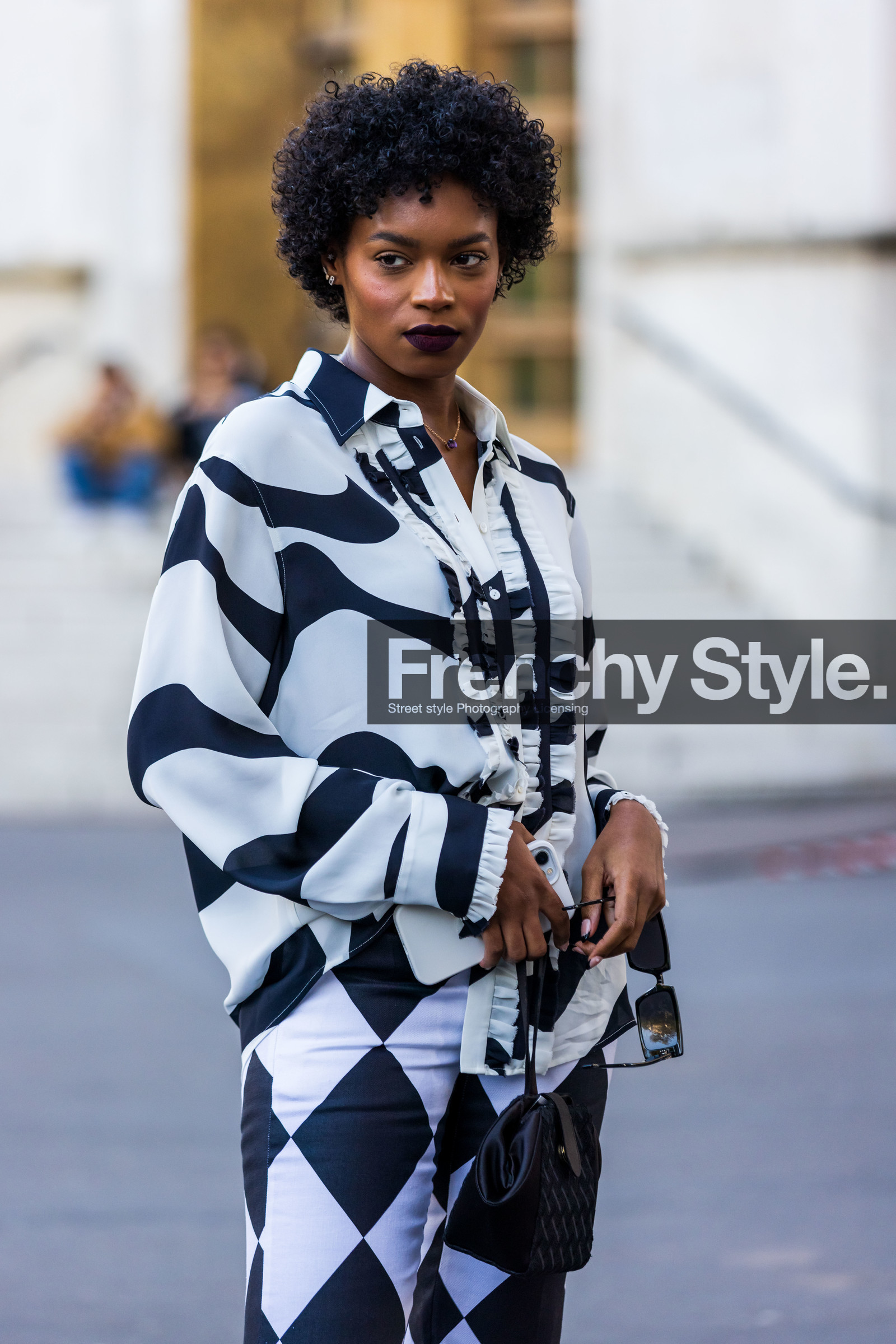 bag, bicolor, black and white, black bag, black pants, black sunglasses, diamond print, Didi Stone, print, printed pants, printed shirt, rectangle sunglasses, ruffles, satin bag, small bag, sunglasses, white pants, white shirt, fashion week, frenchystyle, FW, jonathan paciullo, street style, PFW, PARIS, SPRING SUMMER 2022, SS 22, vertical, atmosphere details
