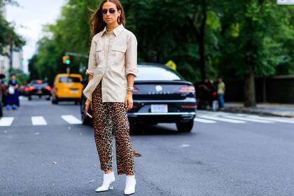 animal print, beige shirt, brown pants, graphic pants, high heels, leather shoes, leopard, necklace, printed pants, sunglasses, trousers, white boots, fashion week, frenchystyle, FW, jonathan paciullo, street style, NYFW, NEW YORK, SPRING SUMMER 2019, SS 19, atmosphere details, horizontal, detail