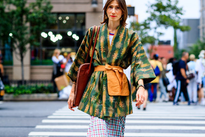 brown bag, brown belt, fanny pack, graphic jacket, green jacket, leather bag, leather belt, printed jacket, red lips, fashion week, frenchystyle, FW, jonathan paciullo, street style, NYFW, NEW YORK, SPRING SUMMER 2019, SS 19, atmosphere details, horizontal, detail