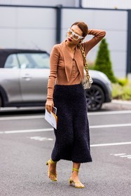 bag, black skirt, bottega veneta bag, camel knitwear, green sandals, knitwear, long skirt, Rosana Lai, sandals, skirt, statement collar, sunglasses, white bag, white sunglasses, wool skirt, PARIS, PFW, fashion week, frenchystyle, FW, jonathan paciullo, street style, SPRING SUMMER 2022, SS 22, vertical, full length