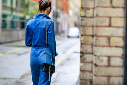 atmosphere details, black bag, blue denim, blue jumpsuit, denim jumpsuit, denim pants, detail, fashion week, frenchystyle, FW, horizontal, jeans, jonathan paciullo, leather bag, LFW, LONDON, saint laurent paris, SPRING SUMMER 2017, SS 17, street style, woman