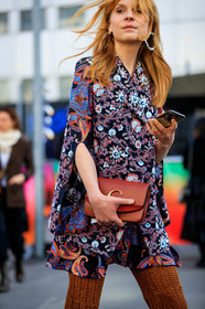 black shirt, brown pants, chloé, graphic jacket, leather bag, printed jacket, printed shirt, red bag, trousers, PARIS, PFW, street style, jonathan paciullo, FW, frenchystyle, fashion week, AUTUMN WINTER 2019-2020, AW 19-20, FALL WINTER 2019-2020, FW 19-20, vertical, atmosphere details, detail