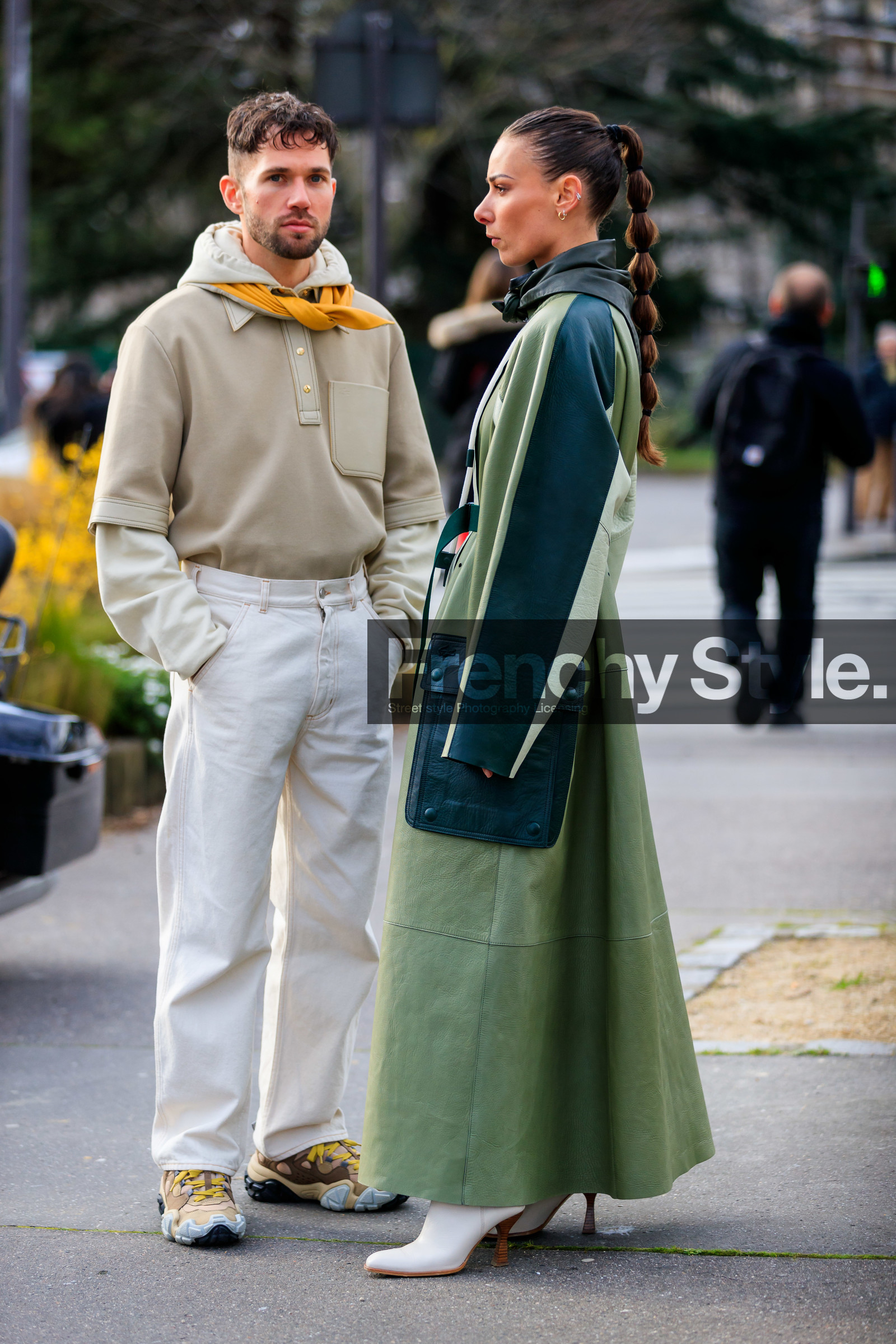 alice & j.s, alice barbier, JS roques, dark green leather trench coat, green leather trench coat, light green leather trench coat, kaki leather trench coat, striped trenchcoat, oversize trench coat, white leather boots, high heels boots, beige leather polo shirt, beige polo shirt, beige hoodie, white jeans, denim, yellow sneakers, beige sneakers, brown sneakers, lacoste hoodie, lacoste polo shirt, lacoste total look, fashion week, frenchystyle, FW, jonathan paciullo, street style, PFW, PARIS, vertical, full length