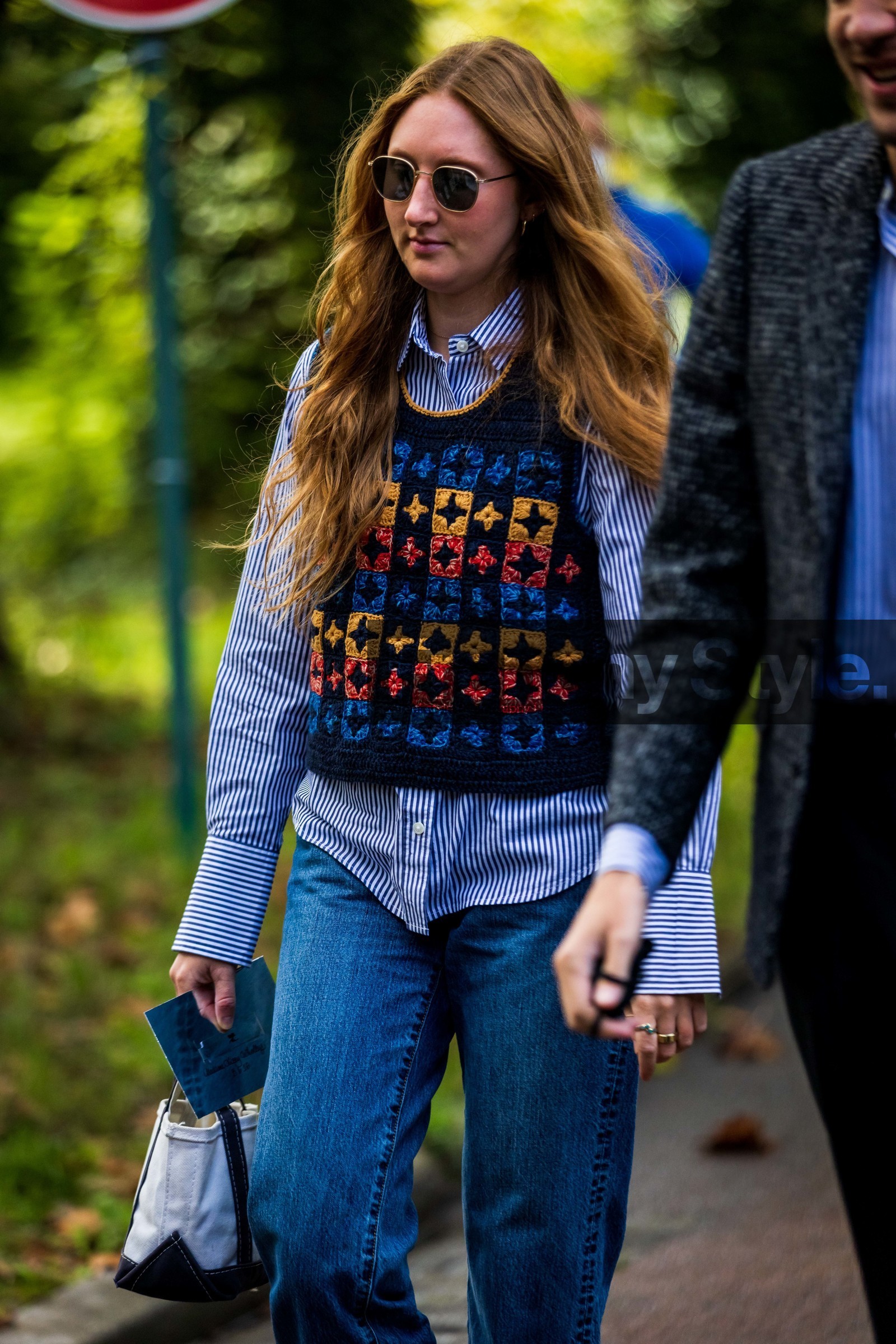 blue denim, blue jean, blue knitwear, blue shirt, denim, printed knit, shirt, sleveless knitwear, striped shirt, stripes, sunglasses, white bag, street style, jonathan paciullo, FW, frenchystyle, fashion week, PFW, PARIS, SPRING SUMMER 2022, SS 22, vertical, atmosphere details