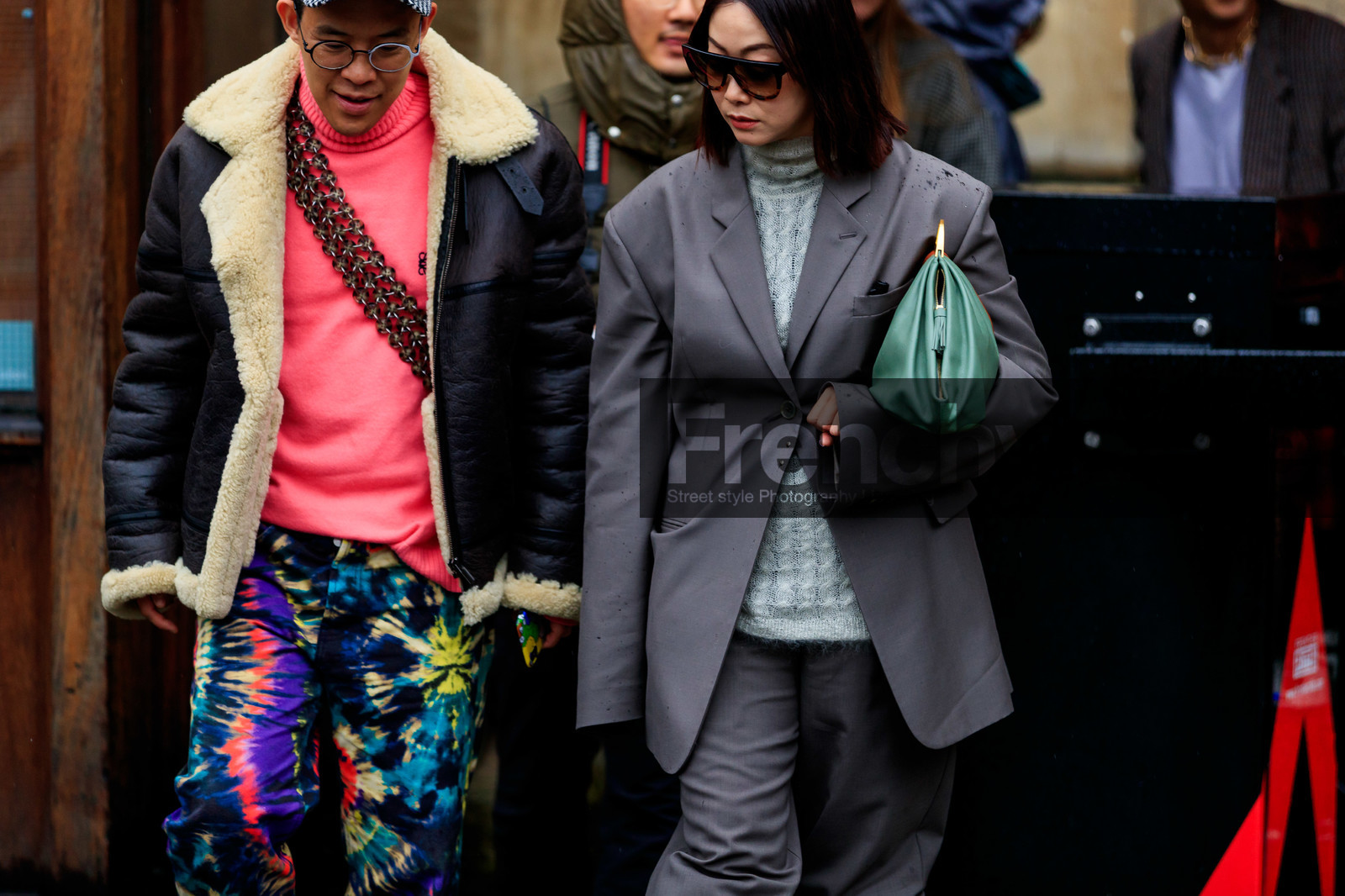 scale sunglasses, big sunglasses, celine sunglasses, grey jacket, grey pants, light grey pullover, green leather clutch, turtleneck pullover, fashion week, frenchystyle, FW, jonathan paciullo, street style, LFW, LONDON, AUTUMN WINTER 2020-2021, FALL WINTER 2020-2021, FW 20-21, horizontal, atmosphere details, detail