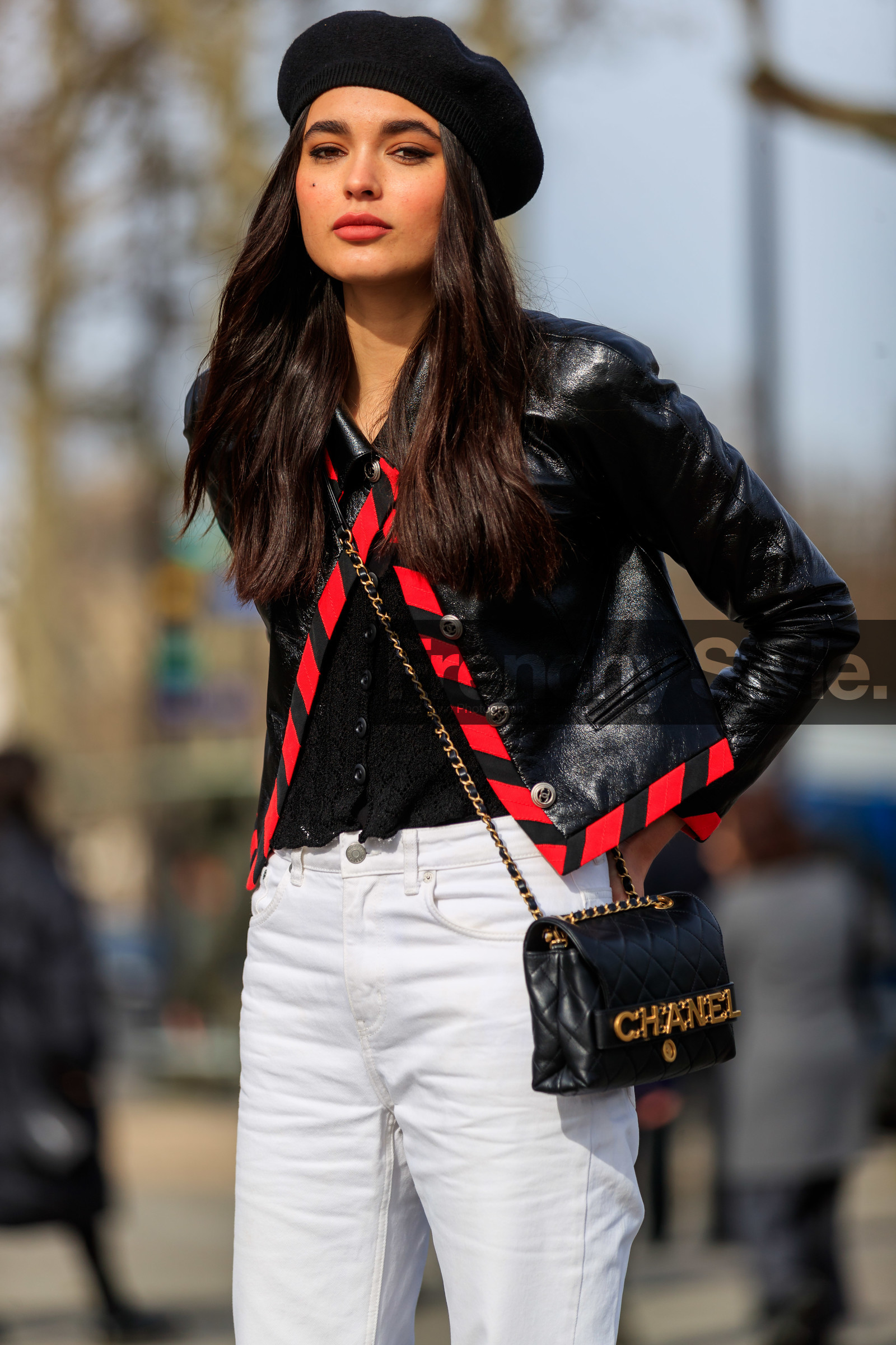 solange smith, black vinyl jacket, black beret, black hat, black cardigan, black leather bag, white jeans, denim, striped jacket, red jacket, cropped jacket, crossbody bag, golden buckle bag, quilted bag, woolen hat, chanel bag, chanel jacket, fashion week, frenchystyle, FW, jonathan paciullo, street style, PFW, PARIS, vertical, atmosphere details, detail