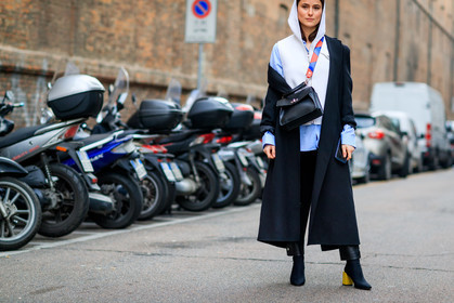 atmosphere details, AUTUMN WINTER 2017-2018, AW 17-18, black bag, black coat, black pants, black shoes, blue shirt, detail, FALL WINTER 2017-2018, fashion week, frenchystyle, FW, FW 17-18, high heels, hood, horizontal, jonathan paciullo, leather bag, leather pants, leather shoes, lena lademann, MFW, MILAN, overcoat, street style, white sweater