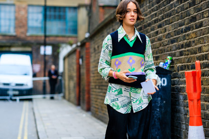 atmosphere details, black pants, detail, fashion week, floral, flower, frenchystyle, FW, green shirt, horizontal, jonathan paciullo, LFW, LONDON, navy sweater, printed shirt, printed sweater, sleeveless, SPRING SUMMER 2017, SS 17, street style, trousers, vest, woman