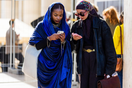 belt, black jacket, blue dress, brown scarf, chain, dots, dress, floral print, flower print, fringes, gold belt, gold chain, gold necklace, head scarf, jacket, leather jacket, necklace, pants, printed dress, printed scarf, saree dress, scarf, smartphone, sunglasses, street style, jonathan paciullo, FW, frenchystyle, fashion week, PFW, PARIS, SPRING SUMMER 2022, SS 22, horizontal, atmosphere details