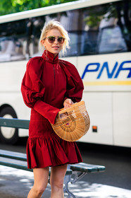 atmosphere details, caro daur, detail, earrings, fashion week, frenchystyle, FW, graphic bag, jonathan paciullo, MENSWEAR, PARIS, PFW, red dress, ruffles, SPRING SUMMER 2018, SS 18, straw bag, street style, sunglasses, vertical
