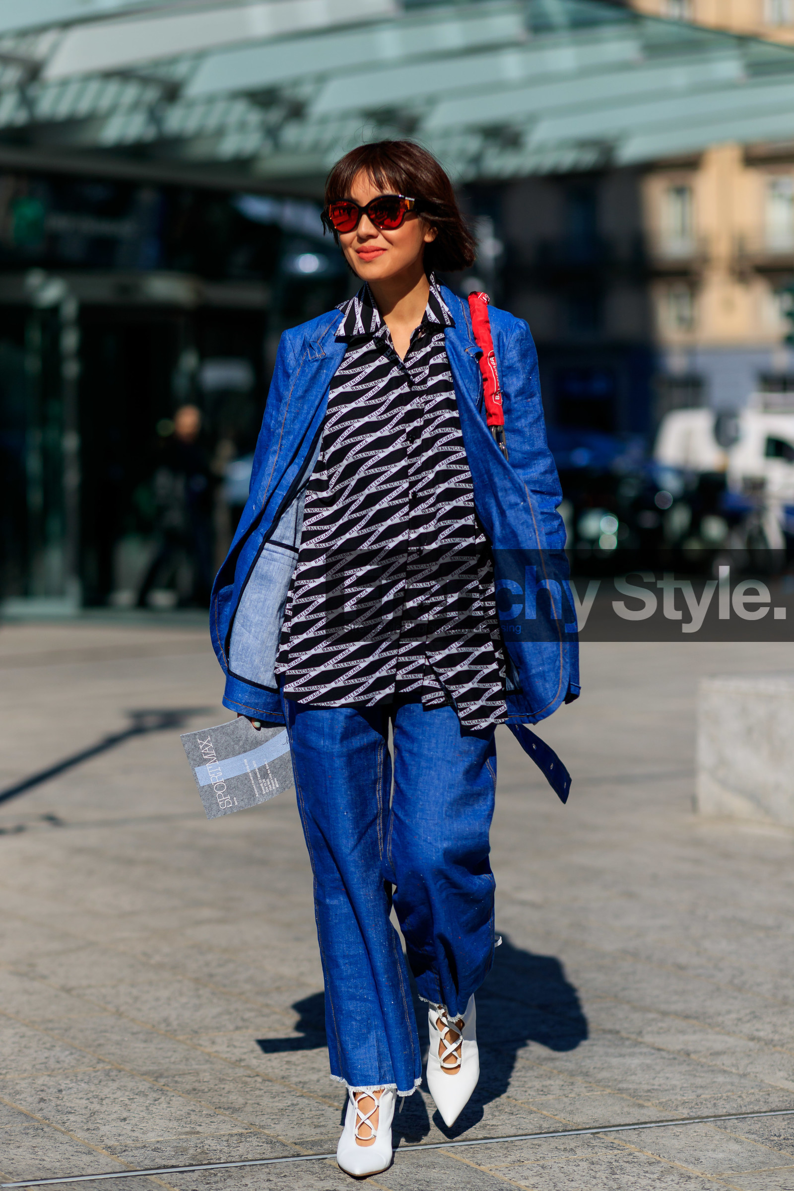 black shirt, blazer, blue denim, denim jacket, denim pants, graphic shirt, high heels, jeans, leather shoes, liz yu, printed shirt, sportmax, sunglasses, trousers, white shoes, MILAN, MFW, fashion week, frenchystyle, FW, jonathan paciullo, street style, AUTUMN WINTER 2019-2020, AW 19-20, FALL WINTER 2019-2020, FW 19-20, vertical, full length