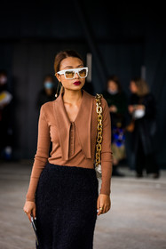 bag, black skirt, bottega veneta bag, camel knitwear, earrings, gold chain, knitwear, long skirt, pearl, Rosana Lai, skirt, statement collar, sunglasses, white bag, white sunglasses, wool skirt, PARIS, PFW, fashion week, frenchystyle, FW, jonathan paciullo, street style, SPRING SUMMER 2022, SS 22, vertical, atmosphere details