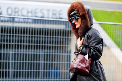 atmosphere details, AUTUMN WINTER 2017-2018, AW 17-18, bordeaux, brown coat, brown fur, burgundy, catherine baba, detail, FALL WINTER 2017-2018, fashion week, frenchystyle, fun sunglasses, fur collar, FW, FW 17-18, hood, horizontal, jonathan paciullo, leather bag, leather coat, PARIS, PFW, red bag, street style, sunglasses